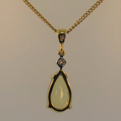 18ct Gold Beryl & Diamond Pendant & Chain