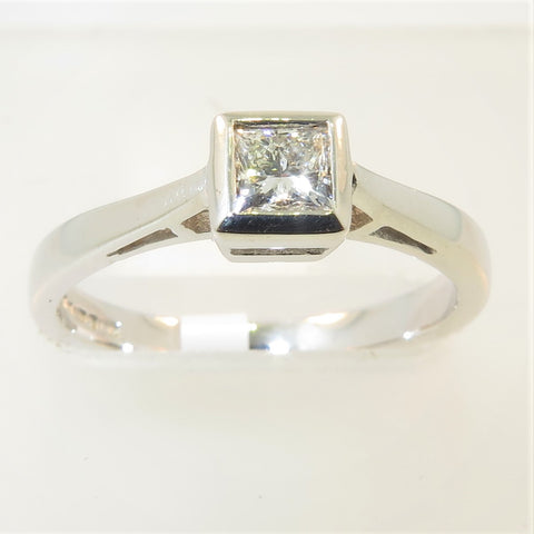 18ct White Gold Diamond Solitaire RIng