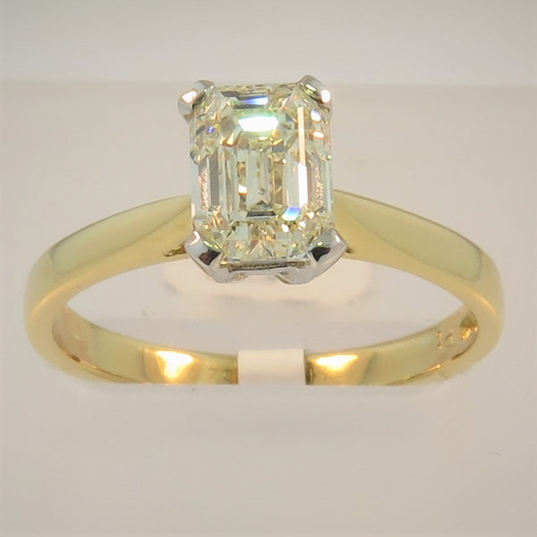 18ct Gold Trap Cut Diamond Solitaire Ring