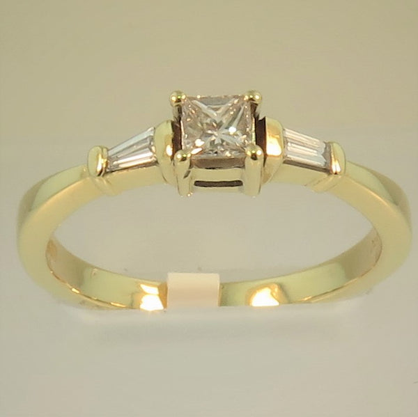 18ct Gold Princess Cut Diamond Ring