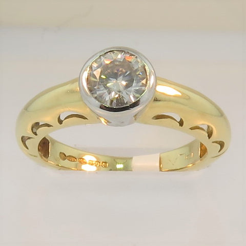 18ct Gold Moissanite Ring