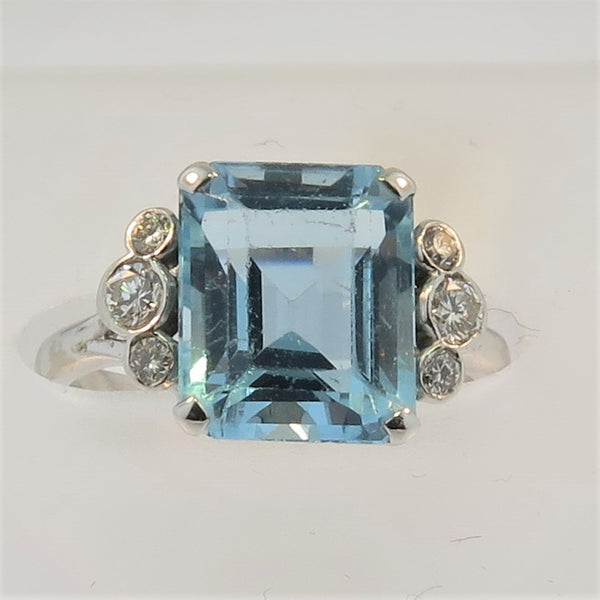 18ct W/Gold Aquamarine & Diamond Ring